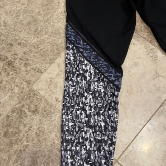 Fabletics Mid-Rise Mesh Powerhold Legging Medium - Picture 9 of 15